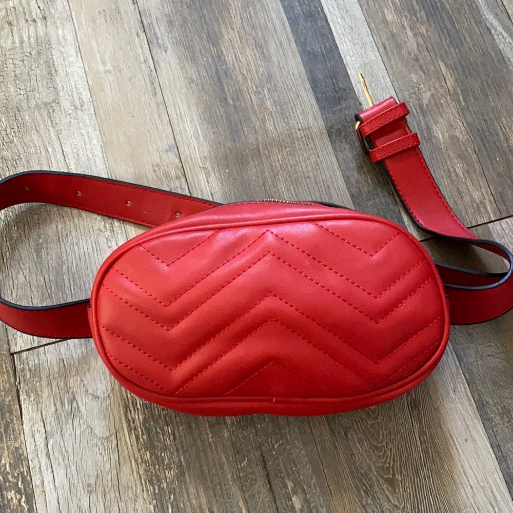 Red Fanny pack - Picture 2 of 2